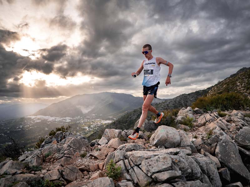 Luca del Pero en la subida al monte Calamorro. Calamorro Skyrace 2025. Fotografía de José Miguel Muñoz