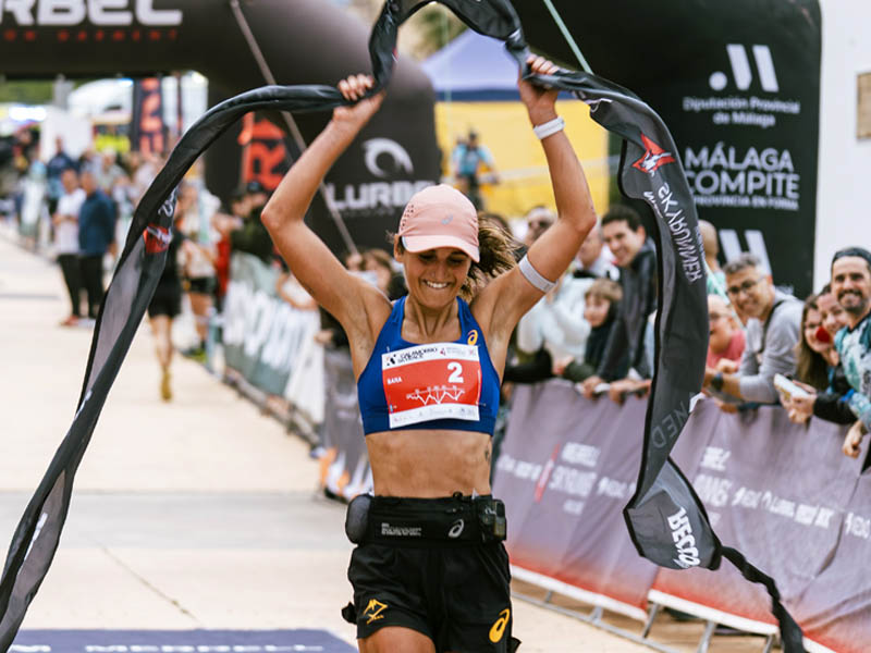 Sara Alonso a su llegada a meta en la Calamorro Skyrace 2026. Fotografía de Karen Guijarro