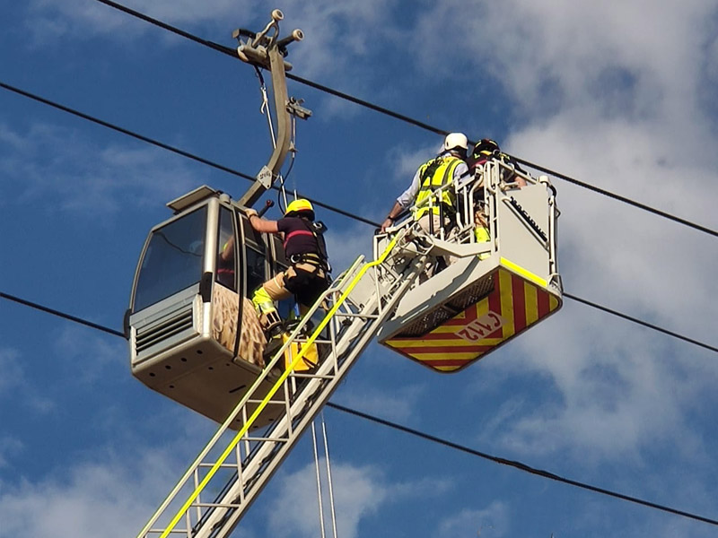Los bomberos de Benalmádena realizan un exitoso simulacro de rescate